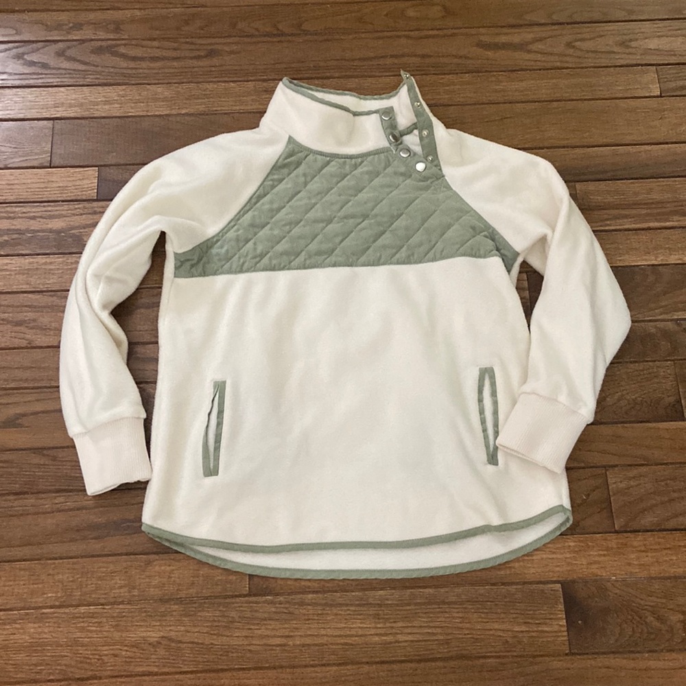 Fleece pullover size medium
